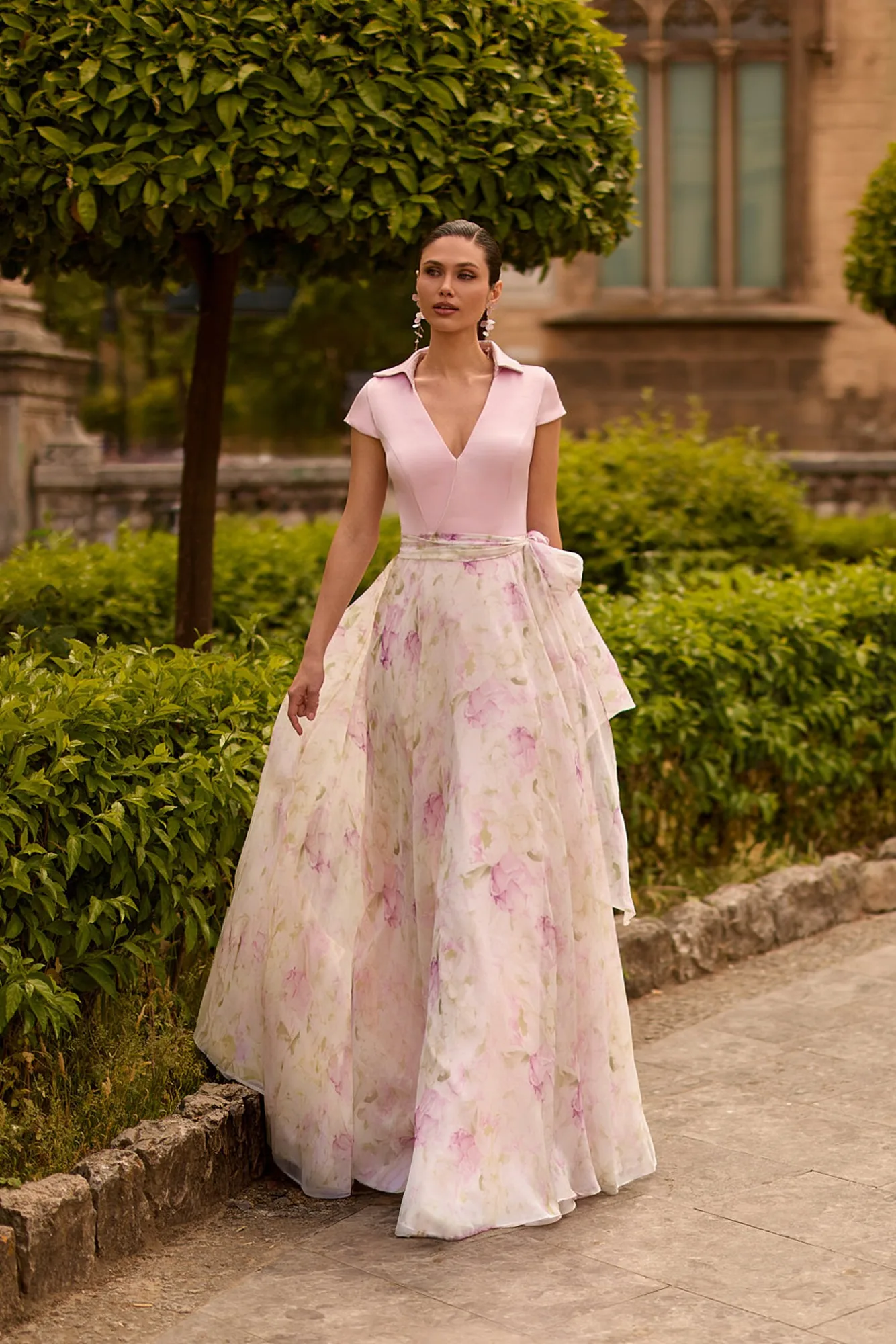 Robe de soirée longue imprimée parme à col en V, vue de face - RL8459 Ellebeline