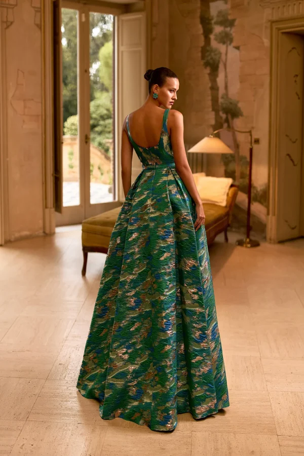 Robe de soirée longue imprimée vert doré à dos nu, vue de dos - RL8428 Ellebeline