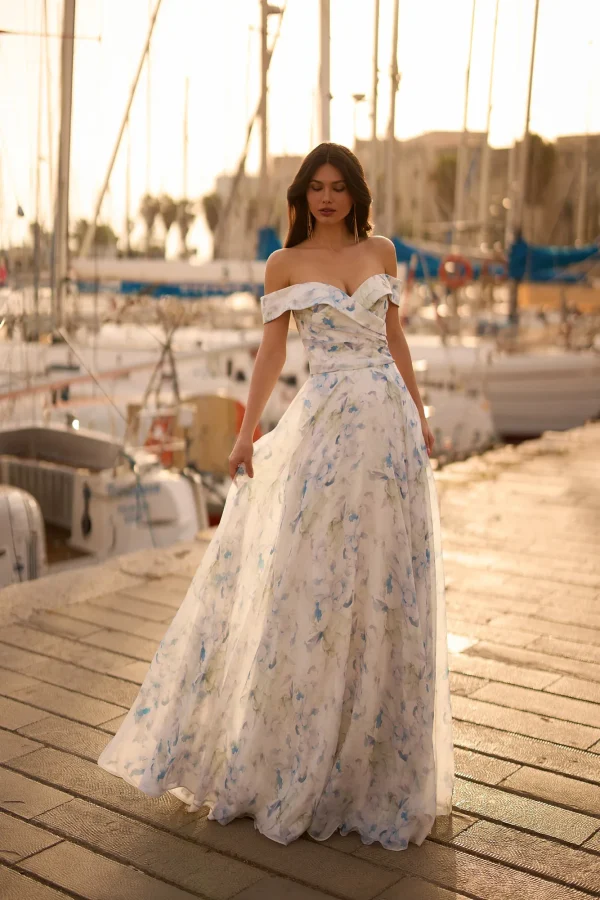 Robe de soirée longue imprimée ivoire / bleu à dos nu, vue de face - RL8447 Ellebeline