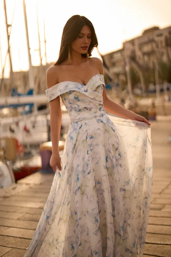 Robe de soirée longue imprimée ivoire / bleu à dos nu, détail du buste - RL8447 Ellebeline