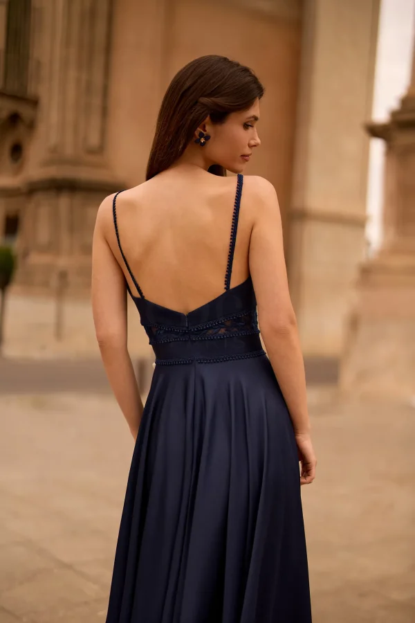 Robe de soirée longue en lurex bleu marine à dos nu, détail du dos - RL8432 Ellebeline