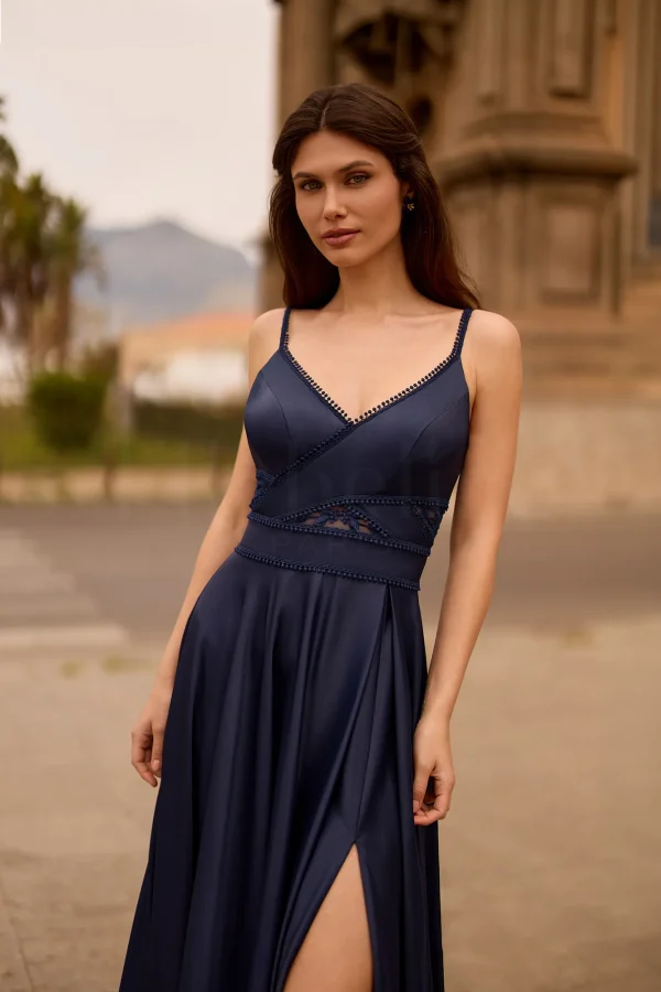 Robe de soirée longue en lurex bleu marine à dos nu, détail du buste - RL8432 Ellebeline