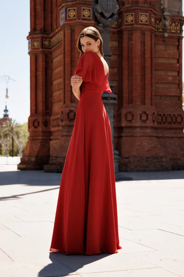 Robe de soirée longue en mousseline rouge à col en V, vue de dos - RL8422 Ellebeline