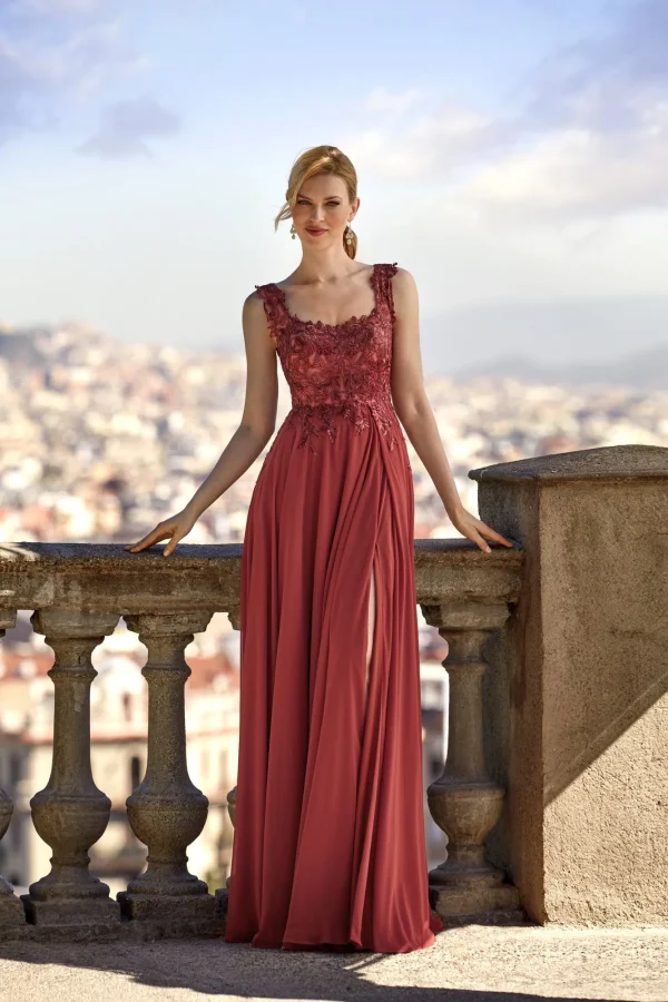 Robe de soirée longue en mousseline terracotta à dos nu, vue de face - RL8365 Ellebeline