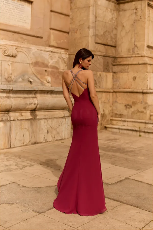 Robe de soirée longue en mousseline bordeaux à dos nu, vue de dos - RL8392 Ellebeline
