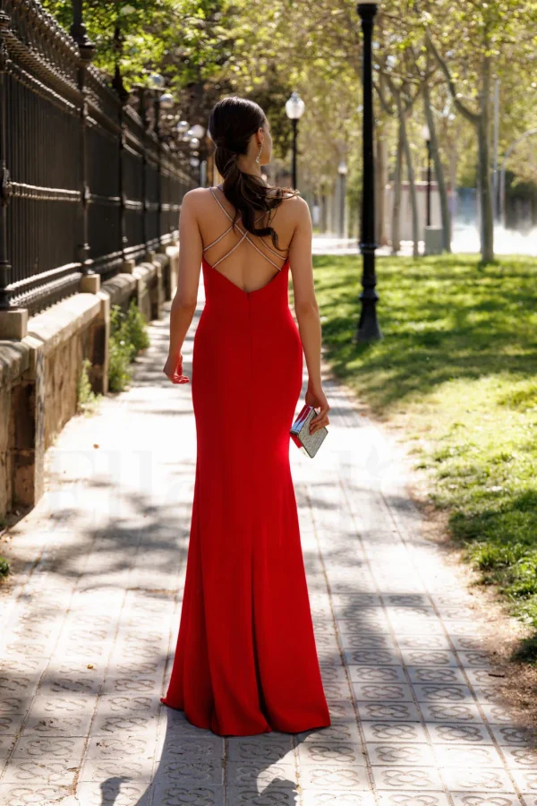 Robe de soirée longue en mousseline rouge à dos nu, vue de dos - RL8410 Ellebeline