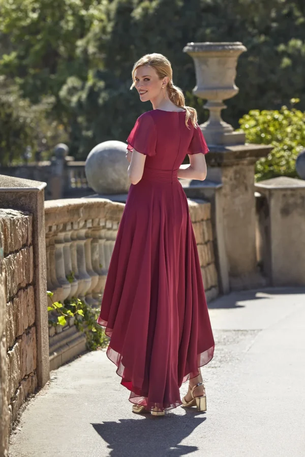 Robe de soirée longue en mousseline bordeaux à jupe bascule, vue de dos - RL8380 Ellebeline
