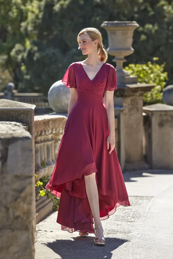 Robe de soirée longue en mousseline bordeaux à jupe bascule, vue de face - RL8380 Ellebeline