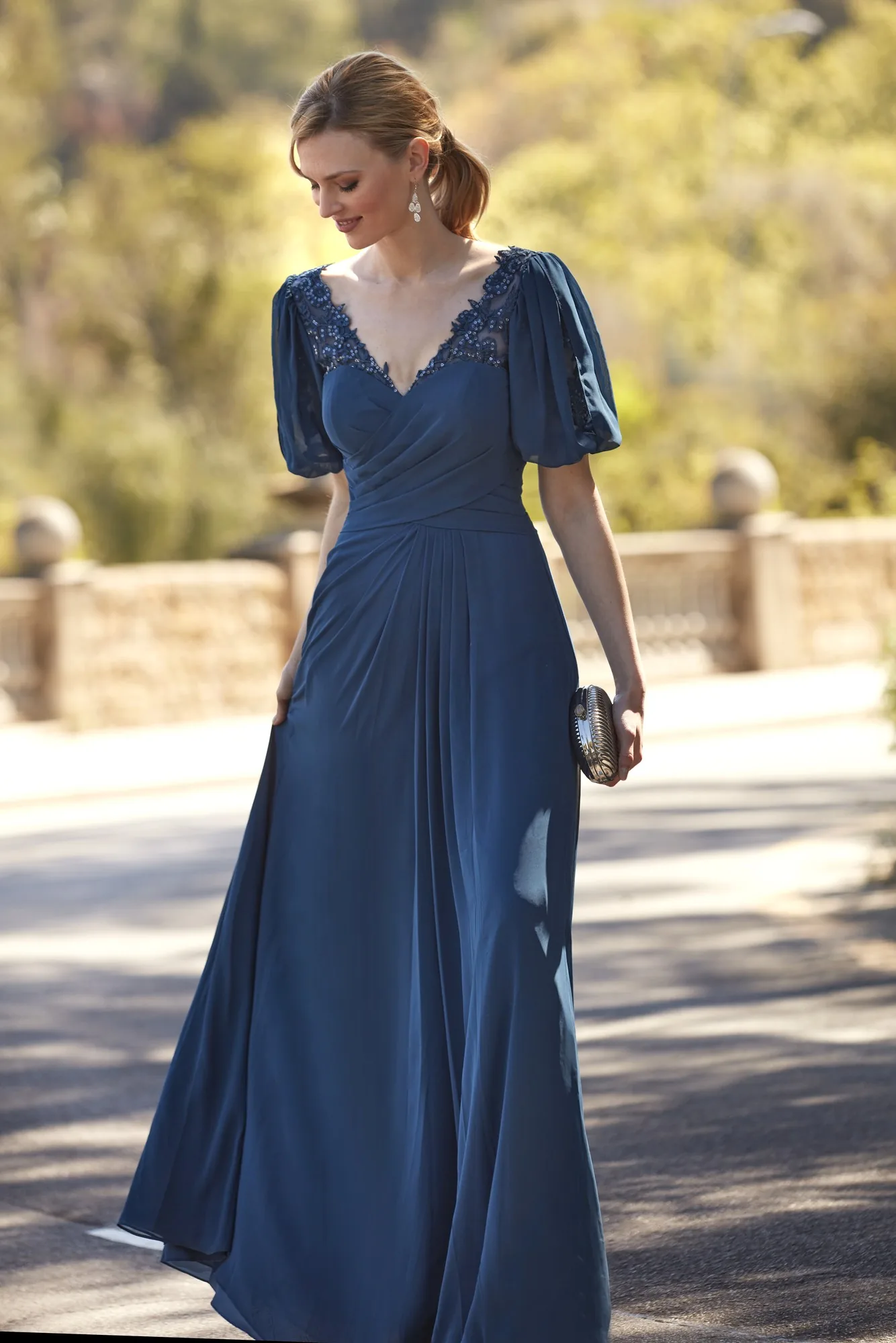 Robe de soirée longue en mousseline bleu orage à paillettes, vue de face - RL8383 Ellebeline