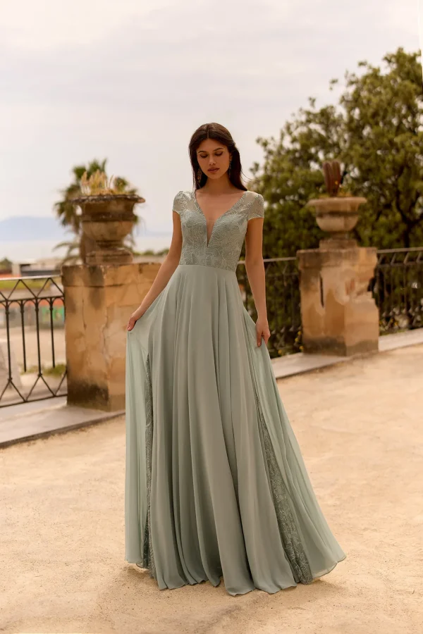 Robe de soirée longue en mousseline vert sauge à paillettes, vue de face - RL8453 Ellebeline