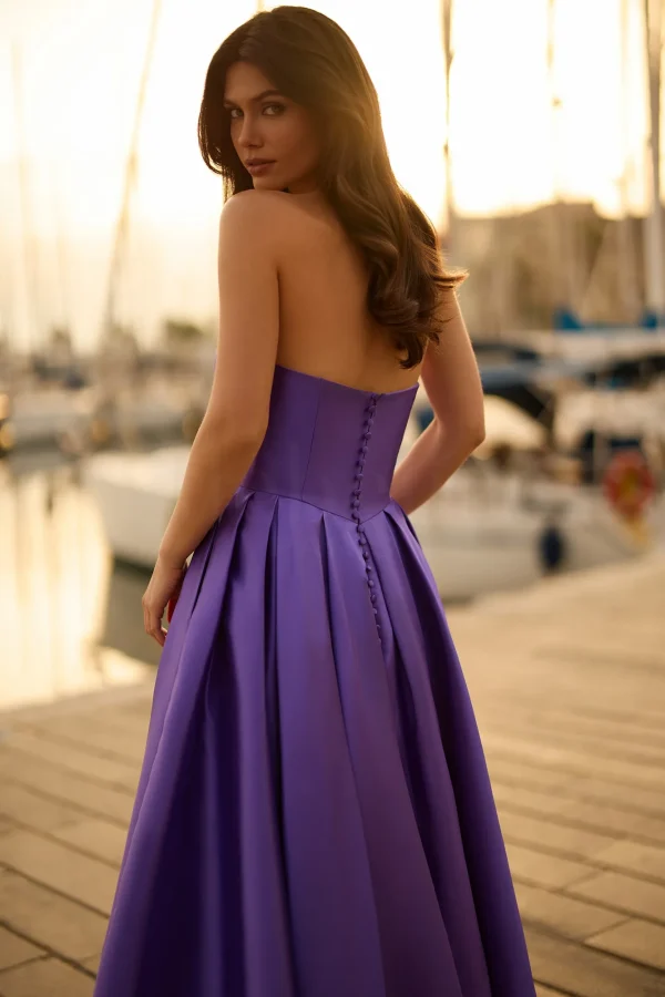 Robe de soirée longue en satin violet à bustier, détail du dos - RL8427 Ellebeline