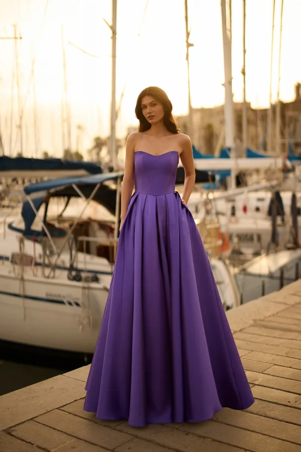 Robe de soirée longue en satin violet à bustier, vue de face - RL8427 Ellebeline