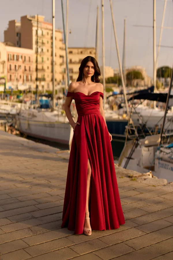 Robe de soirée longue en satin bordeaux à bustier, vue de face - RL8446 Ellebeline