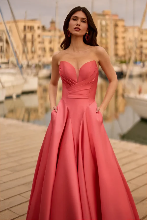 Robe de soirée longue en satin corail à bustier, détail du buste - RL8450 Ellebeline