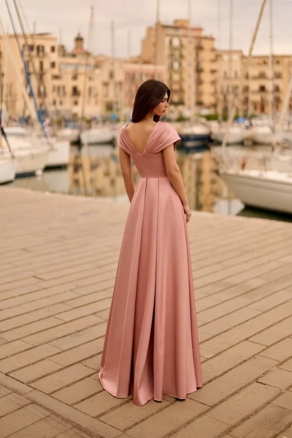Robe de soirée longue en satin rose poudré à col en V, vue de dos - RL8430 Ellebeline