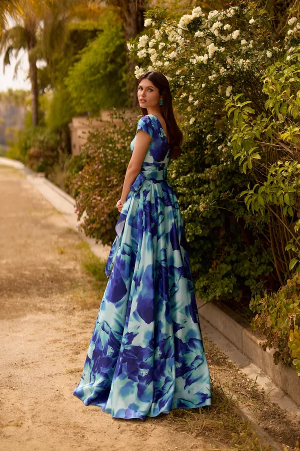 Robe de soirée longue en satin bleu lagon à col en V, vue de dos - RL8455 Ellebeline