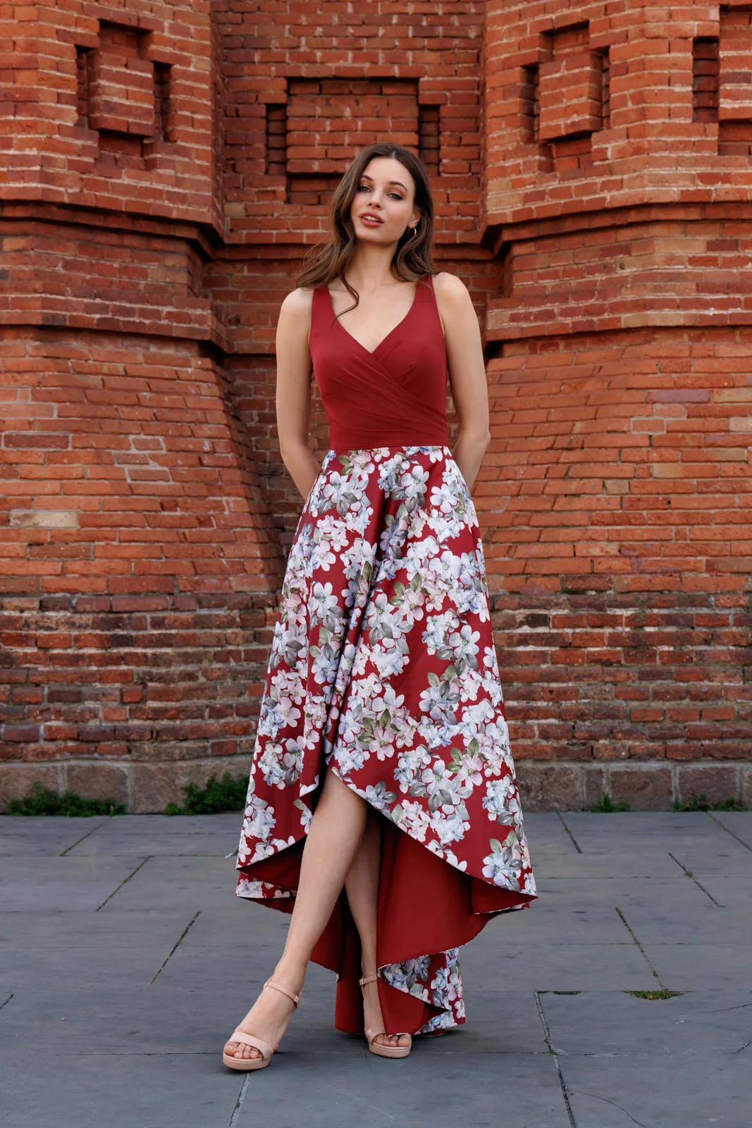 Robe de soirée longue en satin terracotta à dos nu, vue de face - RL8360 Ellebeline