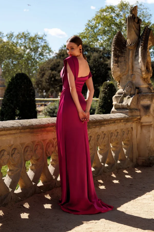 Robe de soirée longue en satin cerise à dos nu, vue de dos - RL8399 Ellebeline
