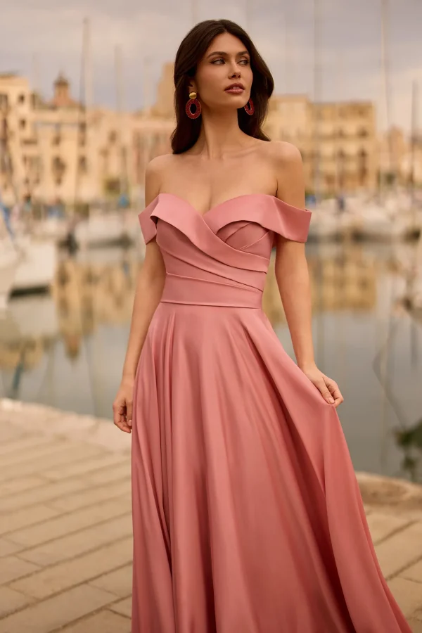 Robe de soirée longue en satin rose poudré à dos nu, détail du buste - RL8435 Ellebeline