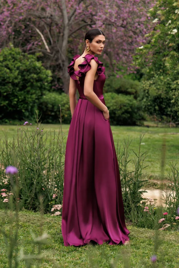 Robe de soirée longue en satin bordeaux à jupe fendue, vue de dos - RL8412 Ellebeline