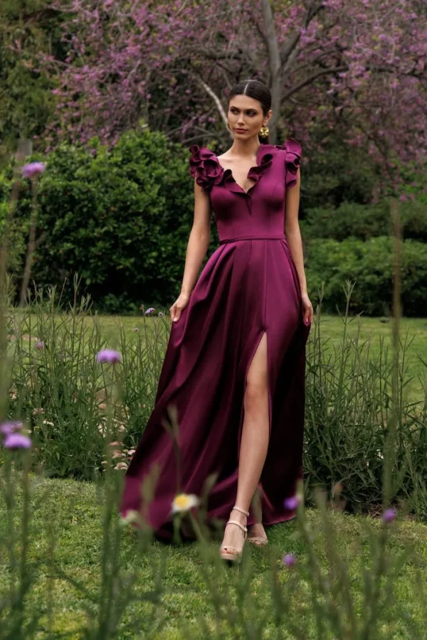 Robe de soirée longue en satin bordeaux à jupe fendue, vue de face - RL8412 Ellebeline