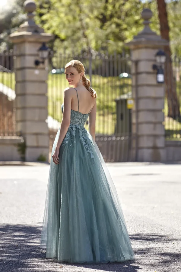 Robe de soirée longue en tulle vert sauge à paillettes, vue de dos - RL8378 Ellebeline