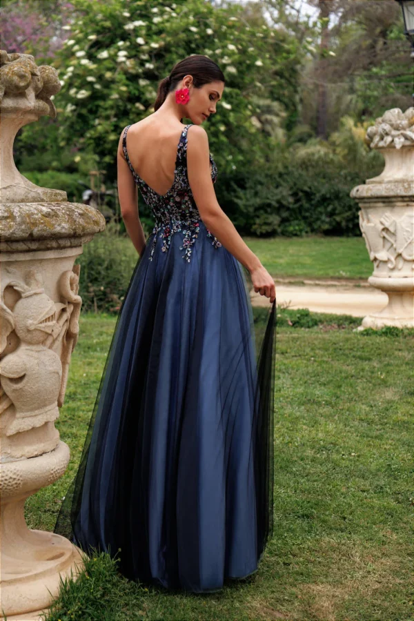 Robe de soirée longue en tulle bleu nuit à paillettes, vue de dos - RL8393 Ellebeline