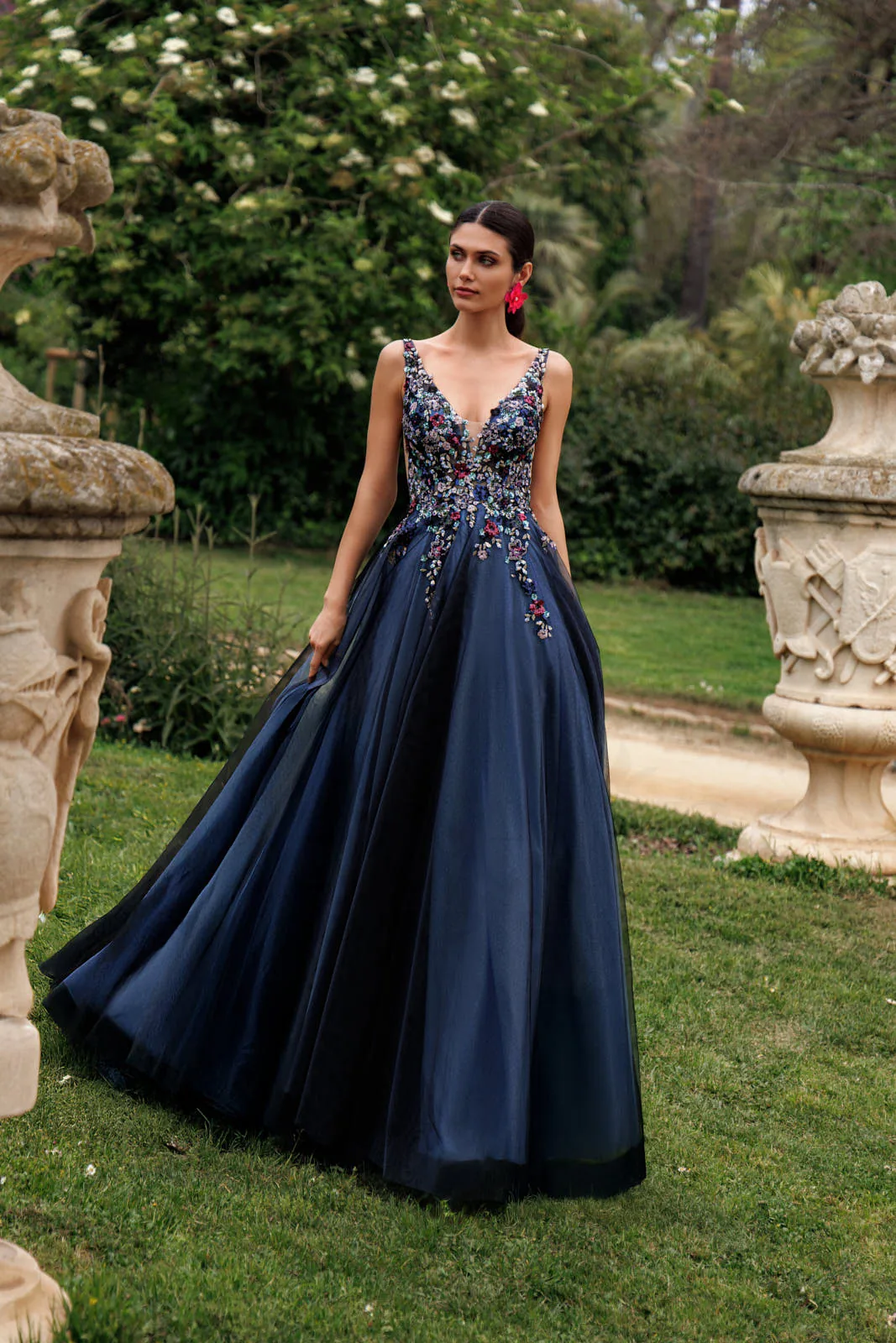 Robe de soirée longue en tulle bleu nuit à paillettes, vue de face - RL8393 Ellebeline