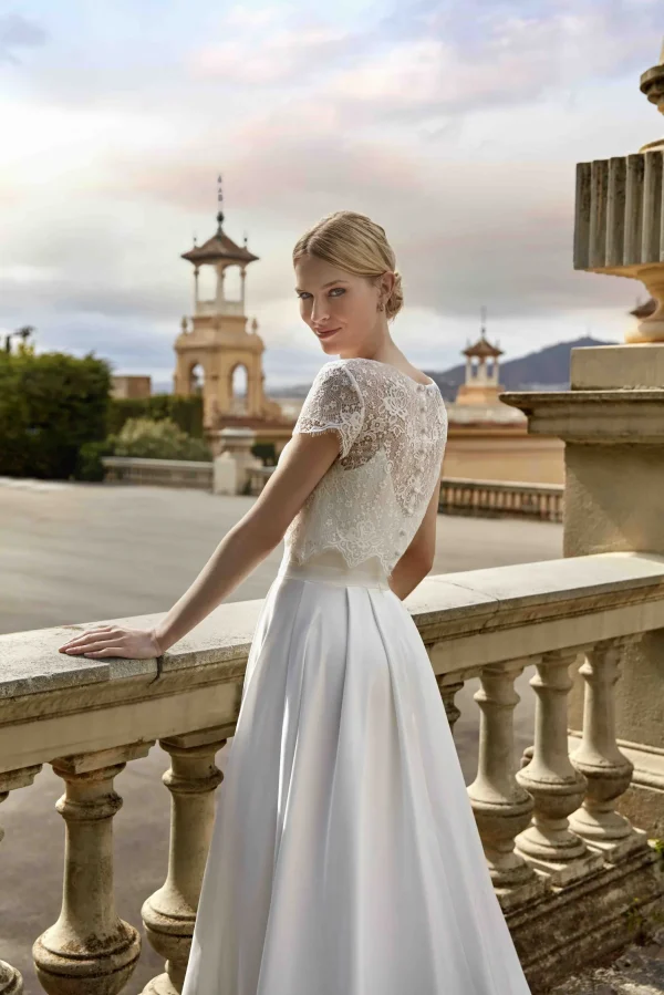 Boléro de mariée en dentelle à manches courtes BL8020 vue de dos Ellebeline