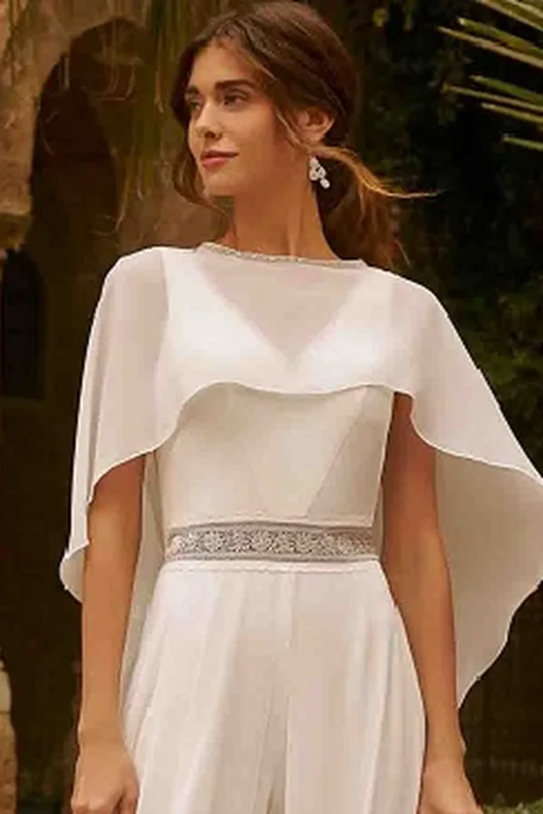 Châle de cérémonie en mousseline ivoire CHA8001 porté sur une robe blanche Ellebeline