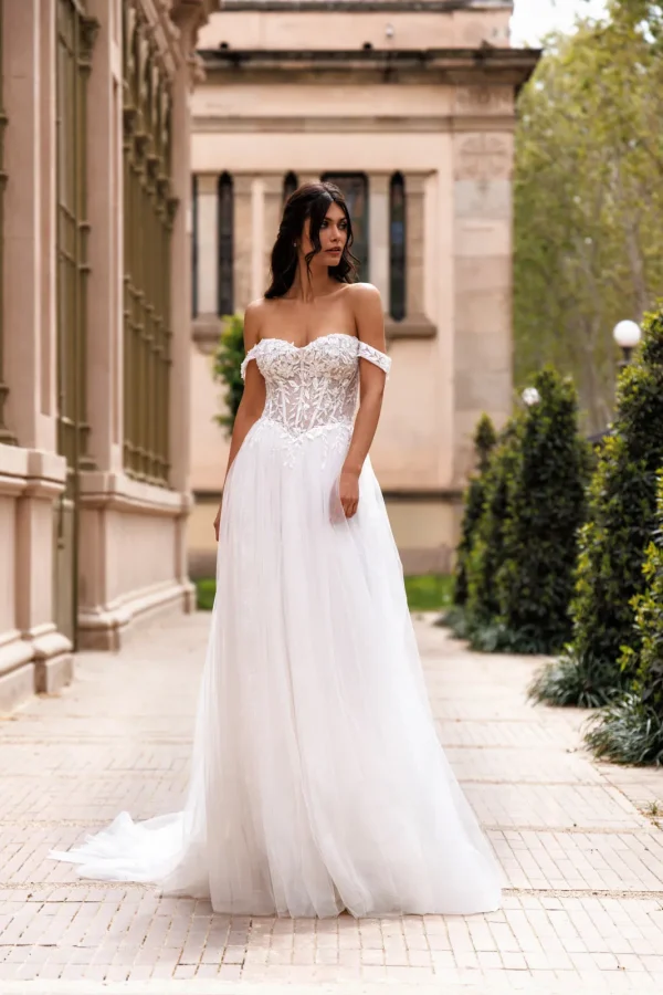 Robe de mariée trapèze en tulle à épaules dénudées et corset brodé, EB0230 Ellebeline