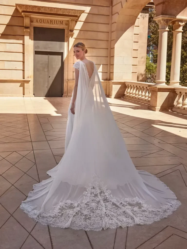 Traîne amovible en tulle bordée de dentelle, vue de dos