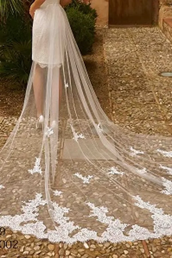 Traîne de mariée en tulle et dentelle TRAI002 détail de la bordure Ellebeline