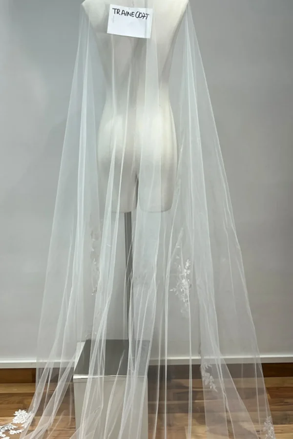 Traîne de mariée amovible en tulle TRAINE007 vue de dos sur mannequin Ellebeline