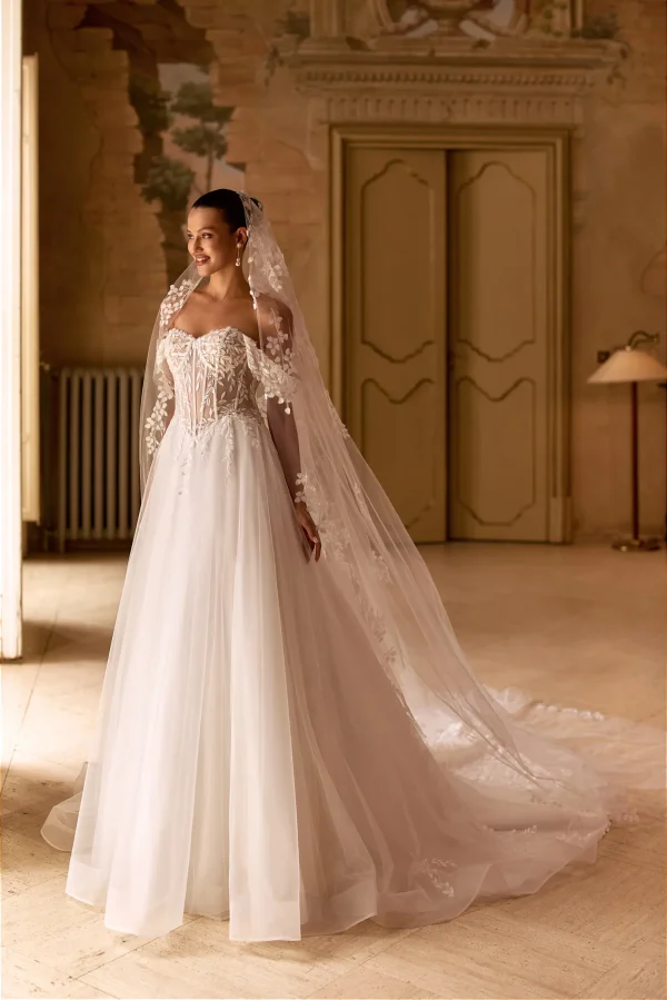 Voile de mariée long en tulle à appliques feuillage VOILE005 vue en pied de face Ellebeline